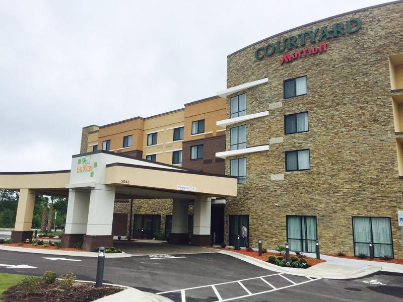 Courtyard By Marriott Hotel