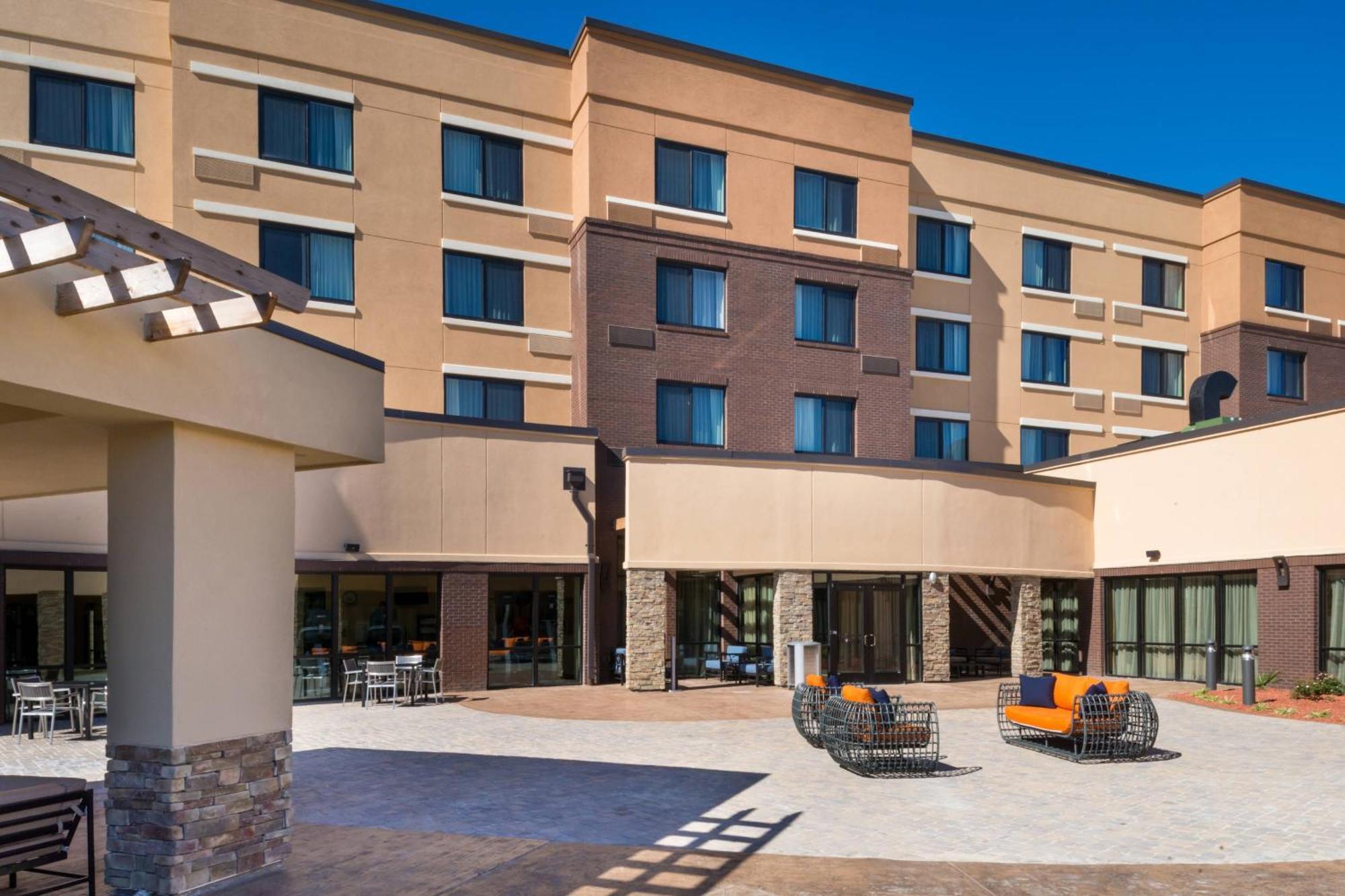 Courtyard By Marriott