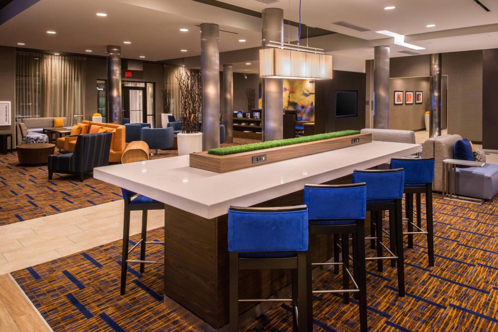 Hotel Courtyard By Marriott