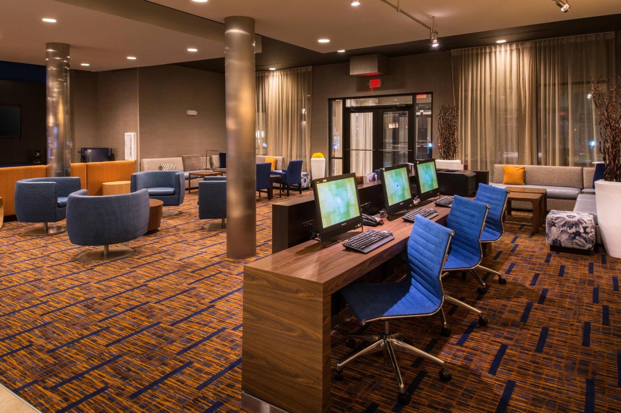 Courtyard By Marriott Hotel