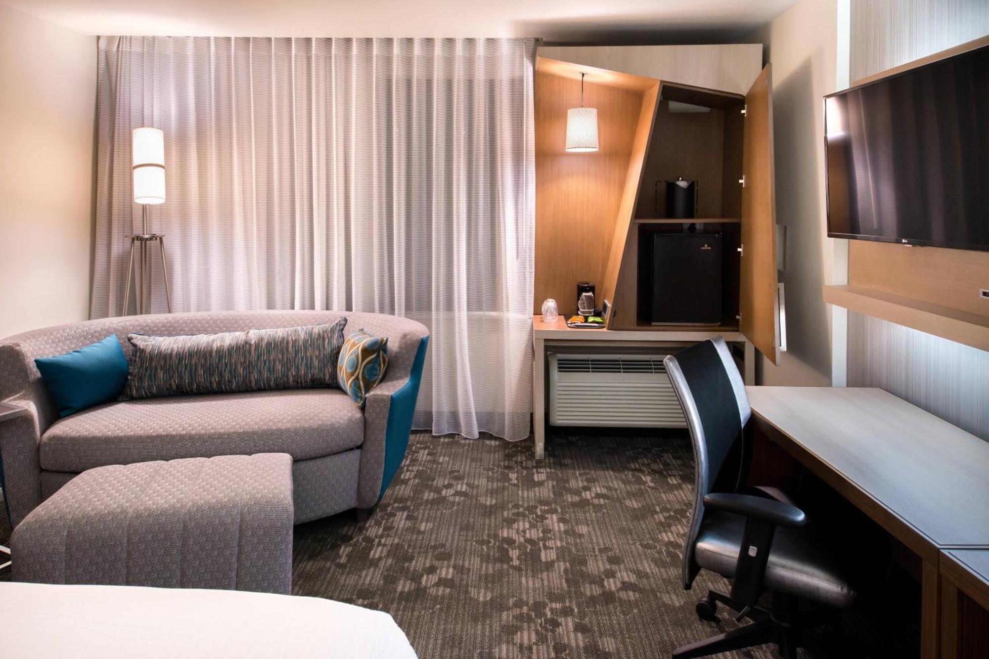 Courtyard By Marriott Hotel 3*